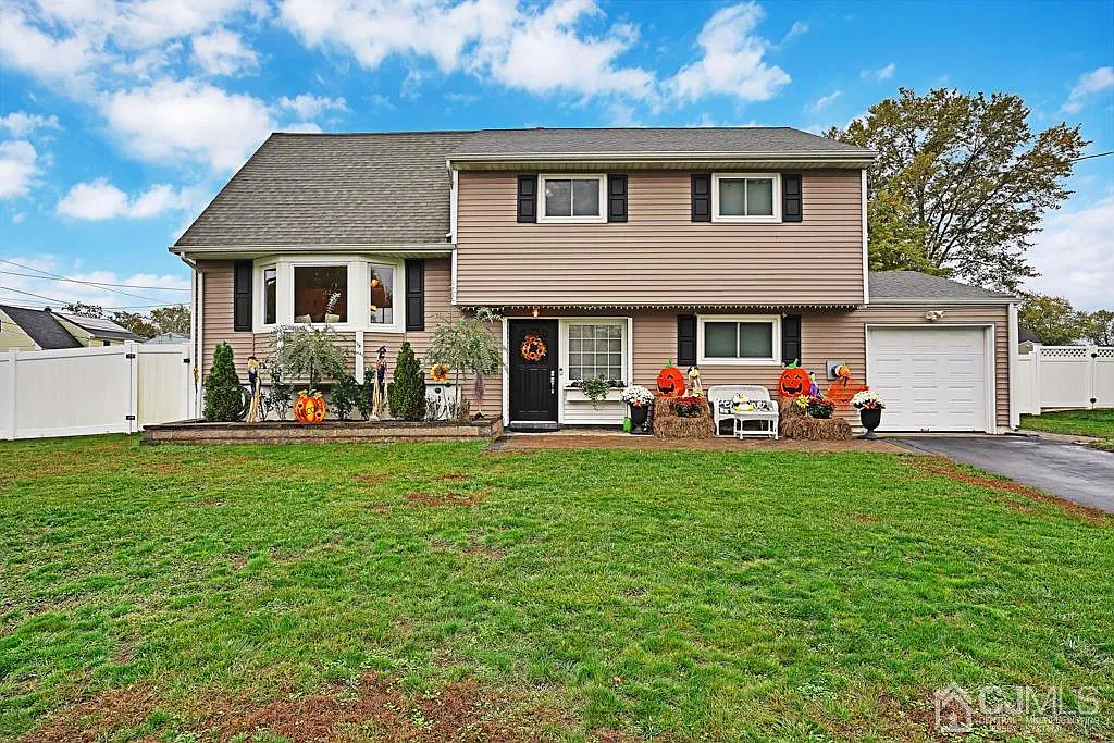 101 Benart Pl photo 1