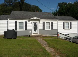 925 Banks Rd, Martinsville, VA 24112