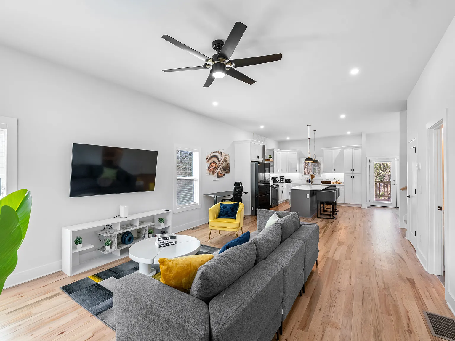 4 bed, 1850 sqft, $3,799 — Photo 1
