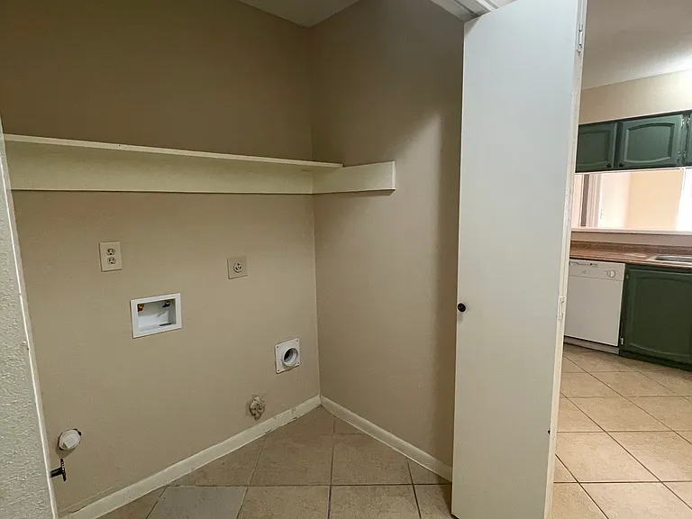 2330 Cades Cove Dr — Photo 14