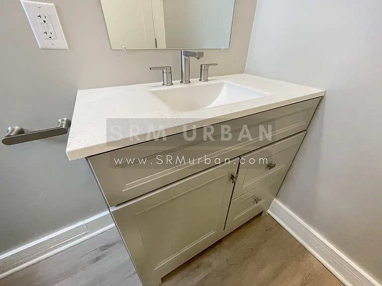 418 W Date St — Photo 6