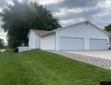 922 Armstrong Blvd N, Saint James, MN, 56081