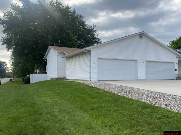 922 Armstrong Blvd N, Saint James, MN 56081