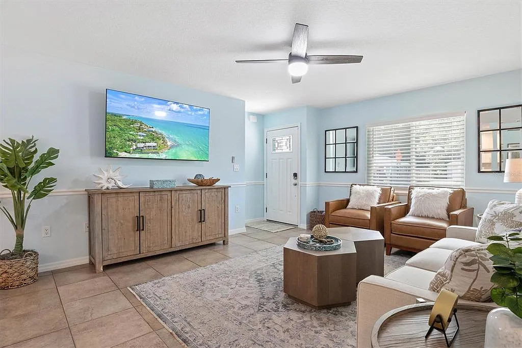 3 bed, 2.0 bath, 1346 sqft, $10,000 — Photo 3