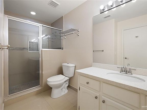 4th image of 3001 Ashley Pl #3017