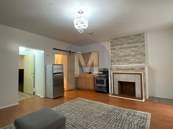 3rd image of 18 W 37th St APT 201