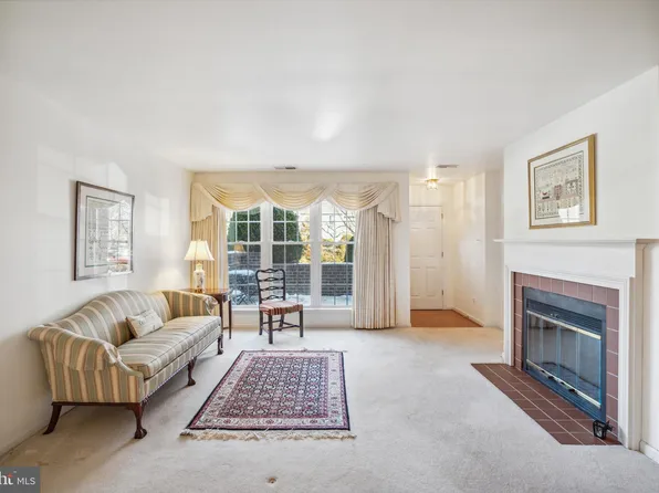 3 Hickory Dr #A, Horsham, PA 19044