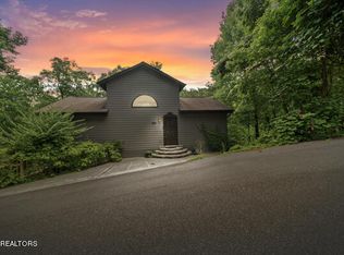 1209 Edelweiss Dr, Gatlinburg, TN 37738