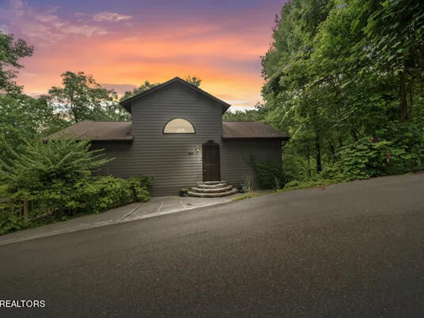 1209 Edelweiss Dr, Gatlinburg, TN 37738