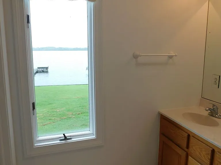 210 Ainsley Rd — Photo 13