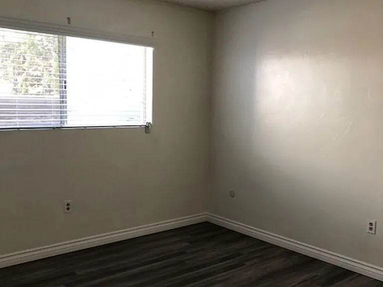 4160 Illinois St — Photo 10