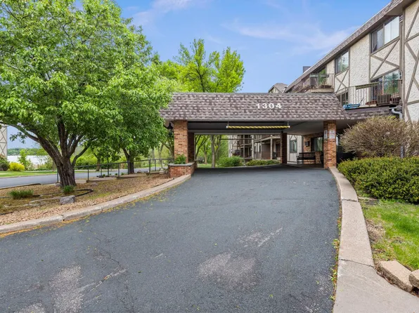 1304 W Medicine Lake Dr APT 308, Minneapolis, MN 55441