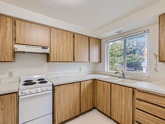 3rd image of 7920 168th Ave NE #204