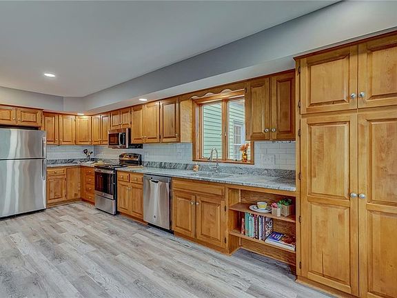 5th image of 11 Devonshire Dr