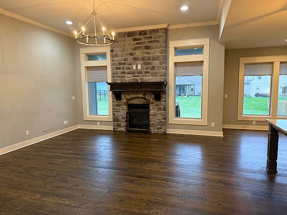 2nd image of 516 SE Linden Dr