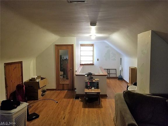 4th image of 450 W Heights Ave