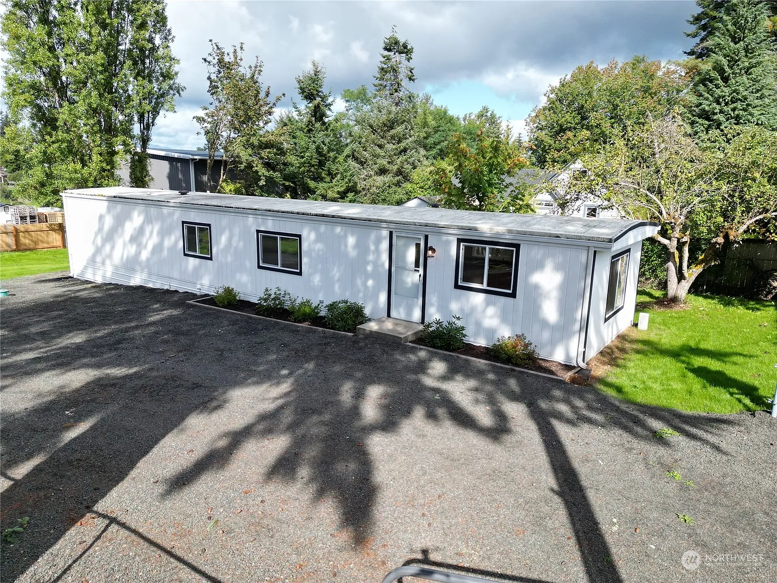 1739 SE Holman Street photo 1