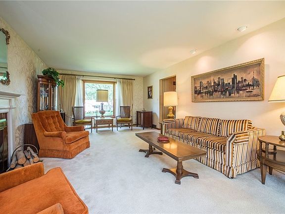 5th image of 3539 Maplevue Dr