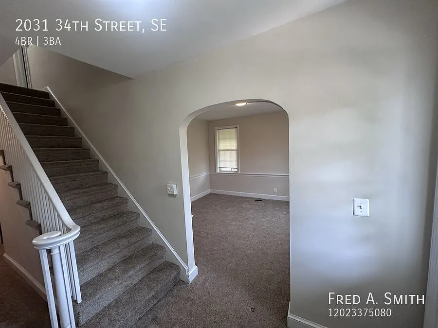 Beautiful 4 Bedroom House Located in Hillcrest — Photo 3