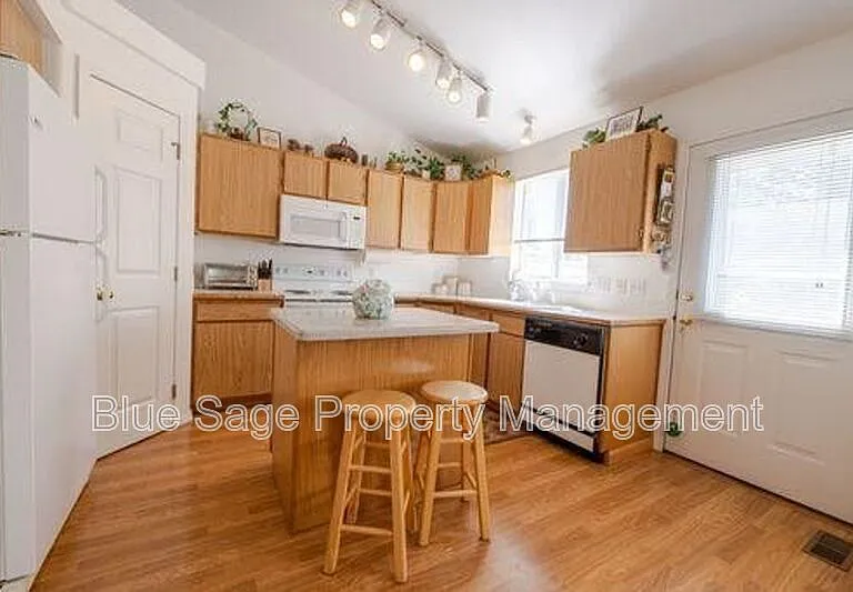 1712 W Durham Dr — Photo 6