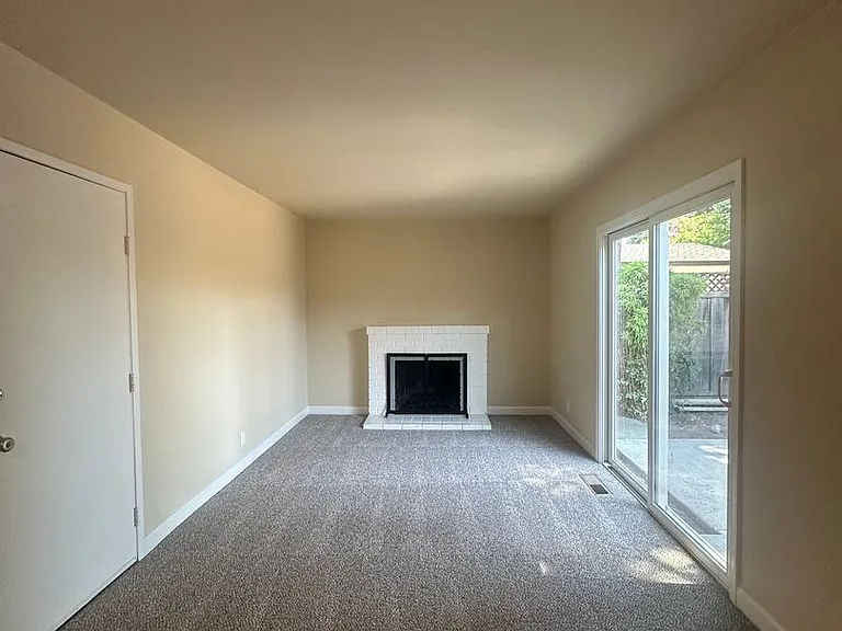 4309 Ross Ave — Photo 2
