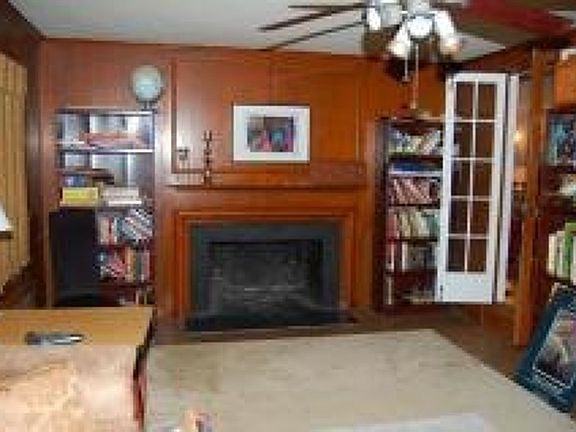 4th image of 211 Clairmont Ter