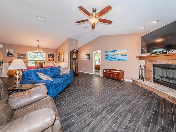 5th image of 2913 Meadow Wood Dr