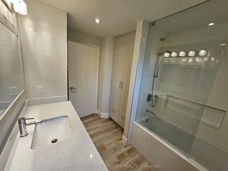 2067 Obeck Cres — Photo 38
