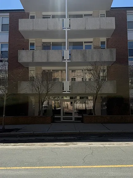 100 Marion St #B — Photo 9