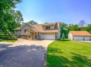 3907 Tessier Rd, Gem Lake, MN 55110