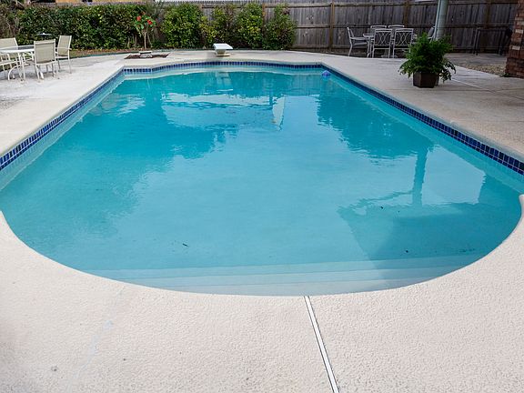 17' X 36' Gunite Diving Pool