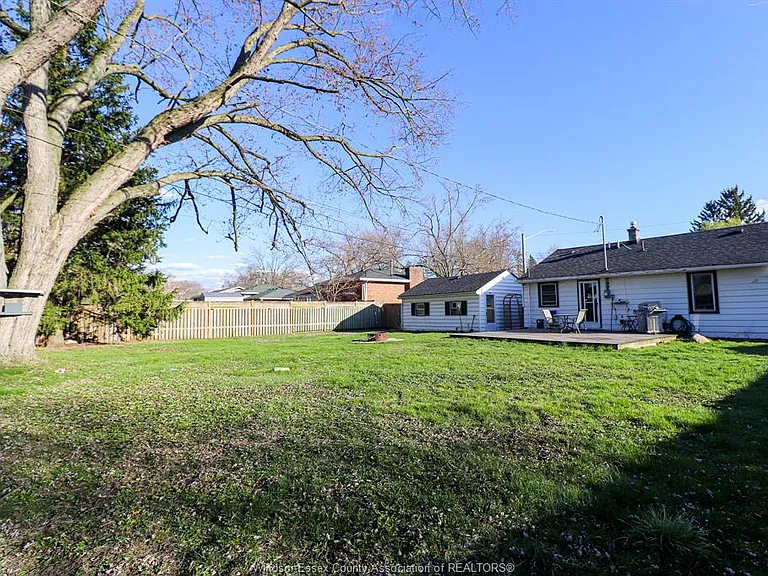 431 Maple Ave — Photo 23