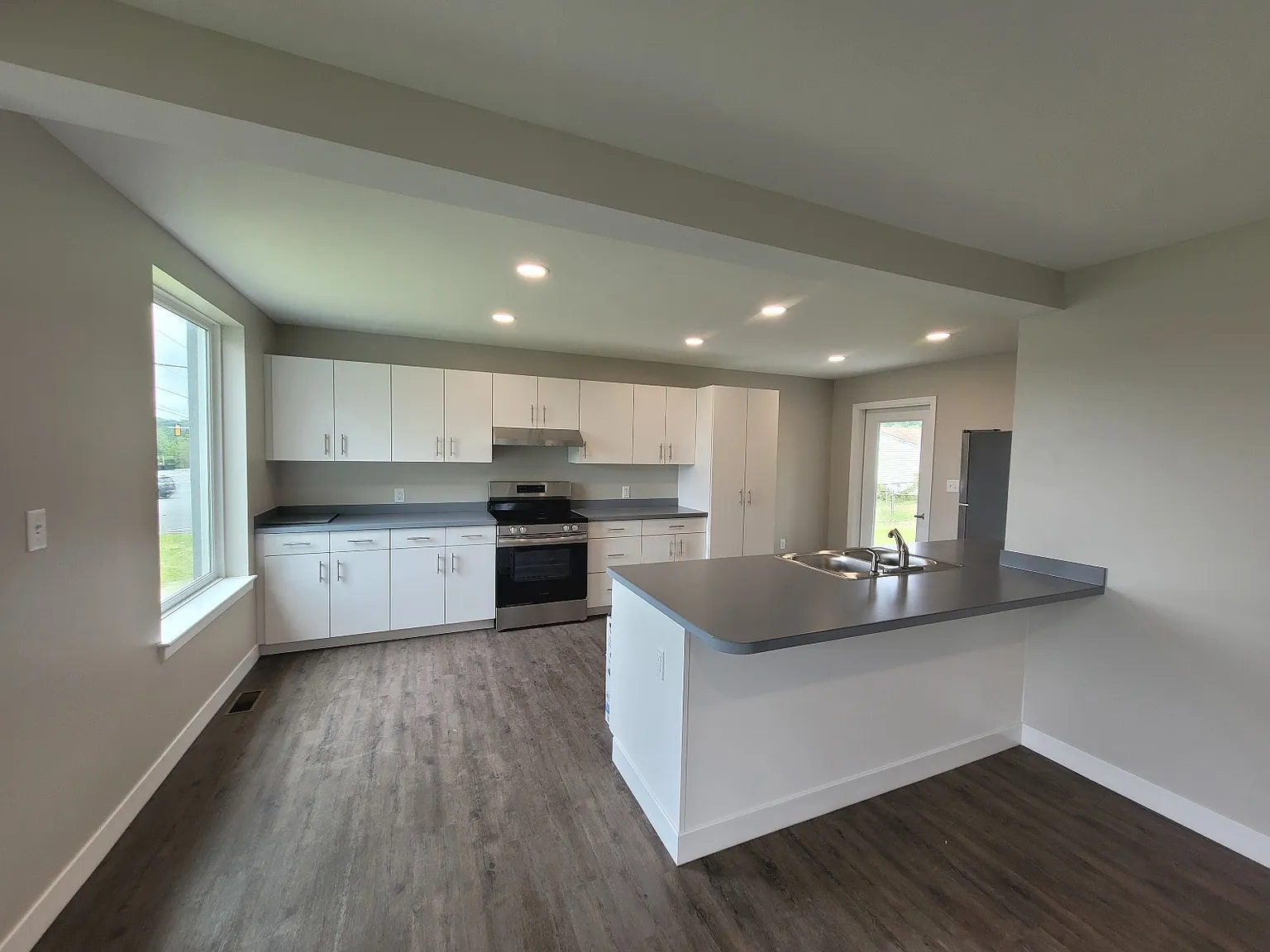2 bed, 1200 sqft, $1,700 — Photo 2