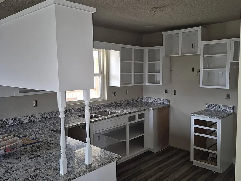 735 Crockett Dr — Photo 3