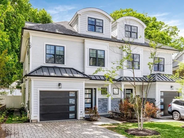 46 Hilltop St #46, Newton, MA 02458