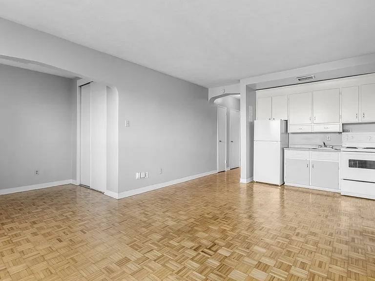 67 Cartier St — Photo 14