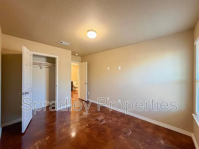 1047B Edwards Dr — Photo 15