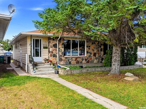 1210-1212 Dewdney AVENUE E, Regina, SK S4N 0E3