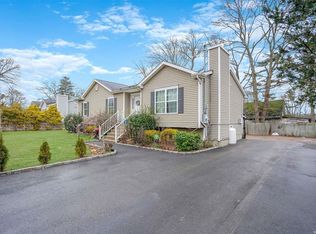 83 Whittier Dr, Mastic Beach, NY 11951