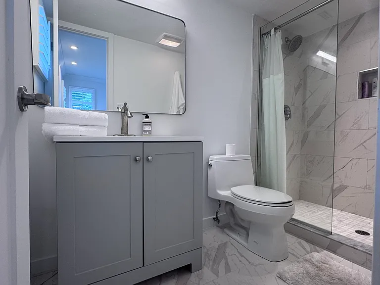 160 Georgetown Blvd — Photo 10