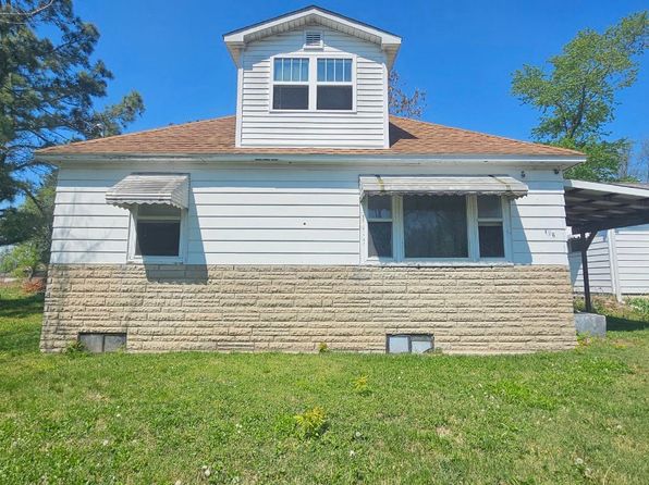 102 E 4th St