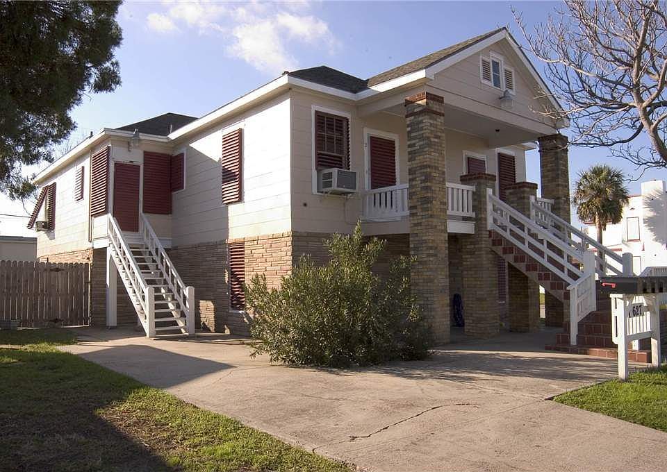 1st image of 627 Sealy St APT 3