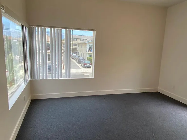 6569 Del Playa Dr — Photo 24