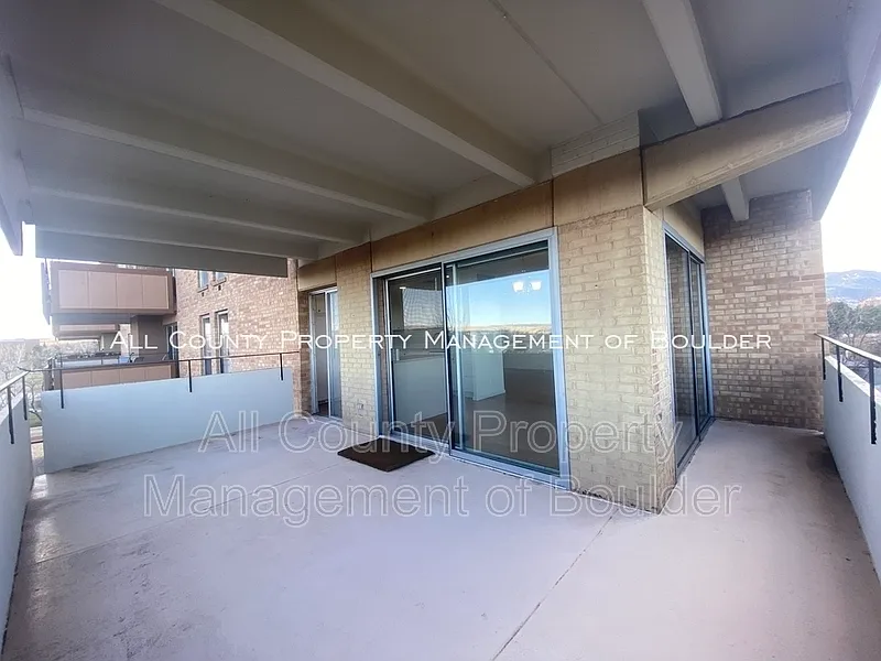 2 bed, 2.0 bath, 1050 sqft, $2,300 — Photo 2