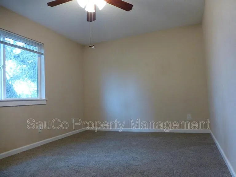 1109 NE 106th Ave — Photo 5