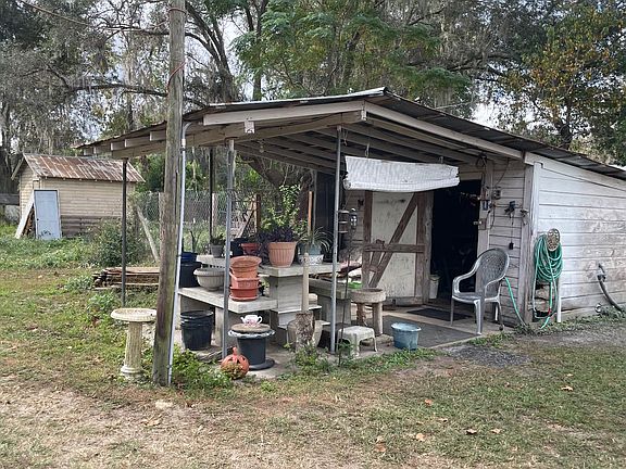 5th image of 136 SE Craig Ave