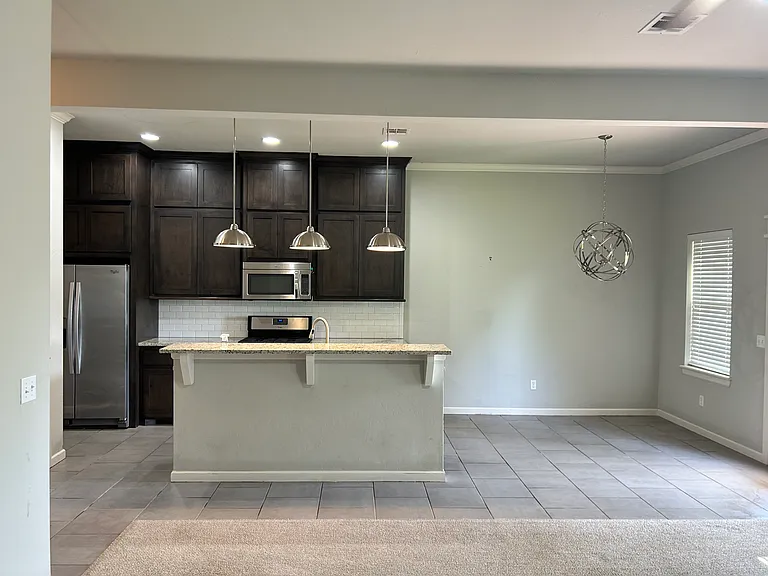 2400 Santa Monica St — Photo 5
