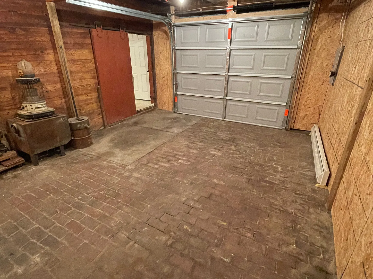 414 S Railroad St — Photo 3