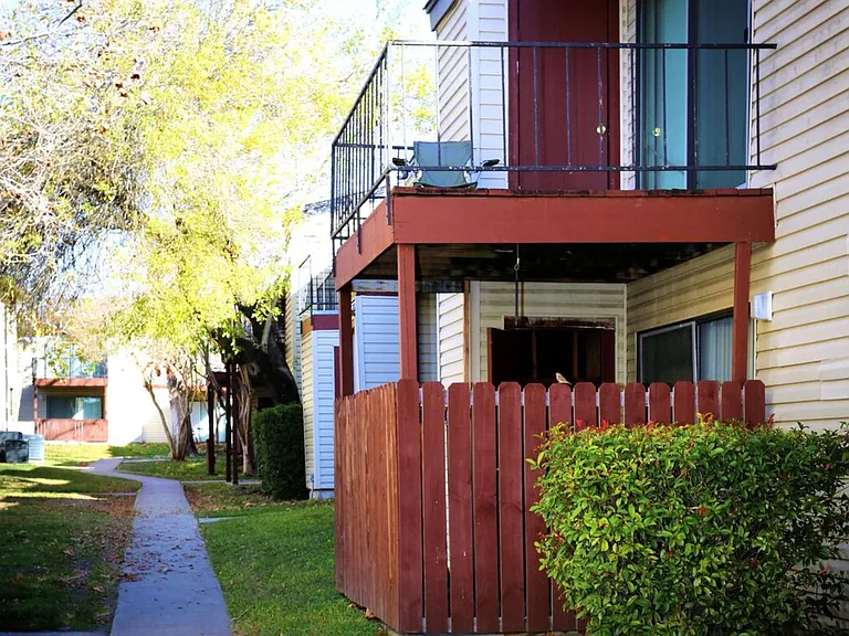 Alamo Estates — Photo 21