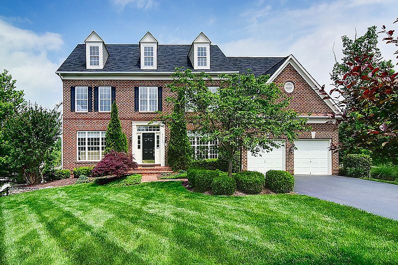 Beautiful brick front w/2 bay garage